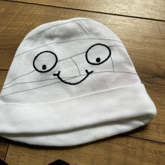 Baby Halloween caps and sock set - Picture 2 of 5